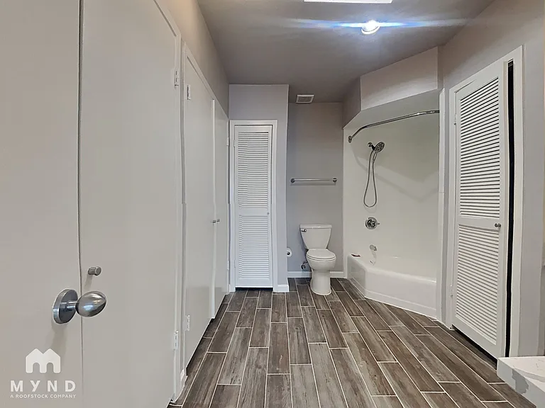 2230 S Piney Point Rd #204 — Photo 12