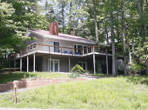 3755 Woods Creek Dr, Young Harris, GA 30582