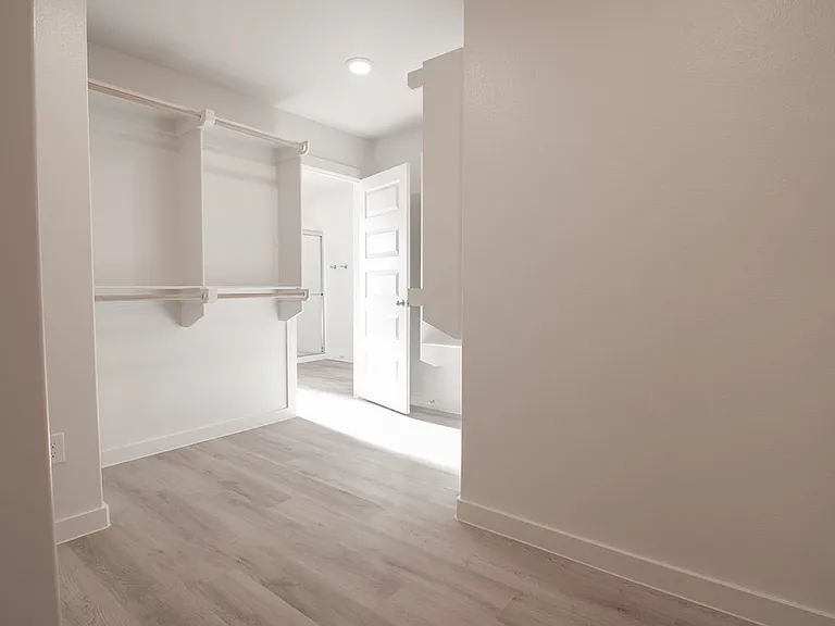 2060 Acacia Ln — Photo 16