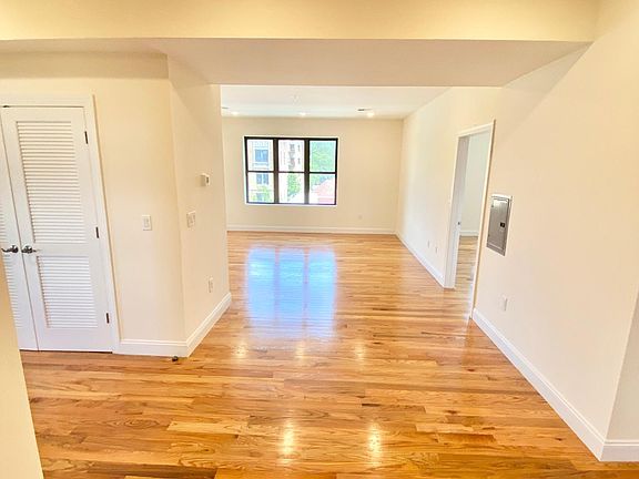 3rd image of 105 N Walnut St #401