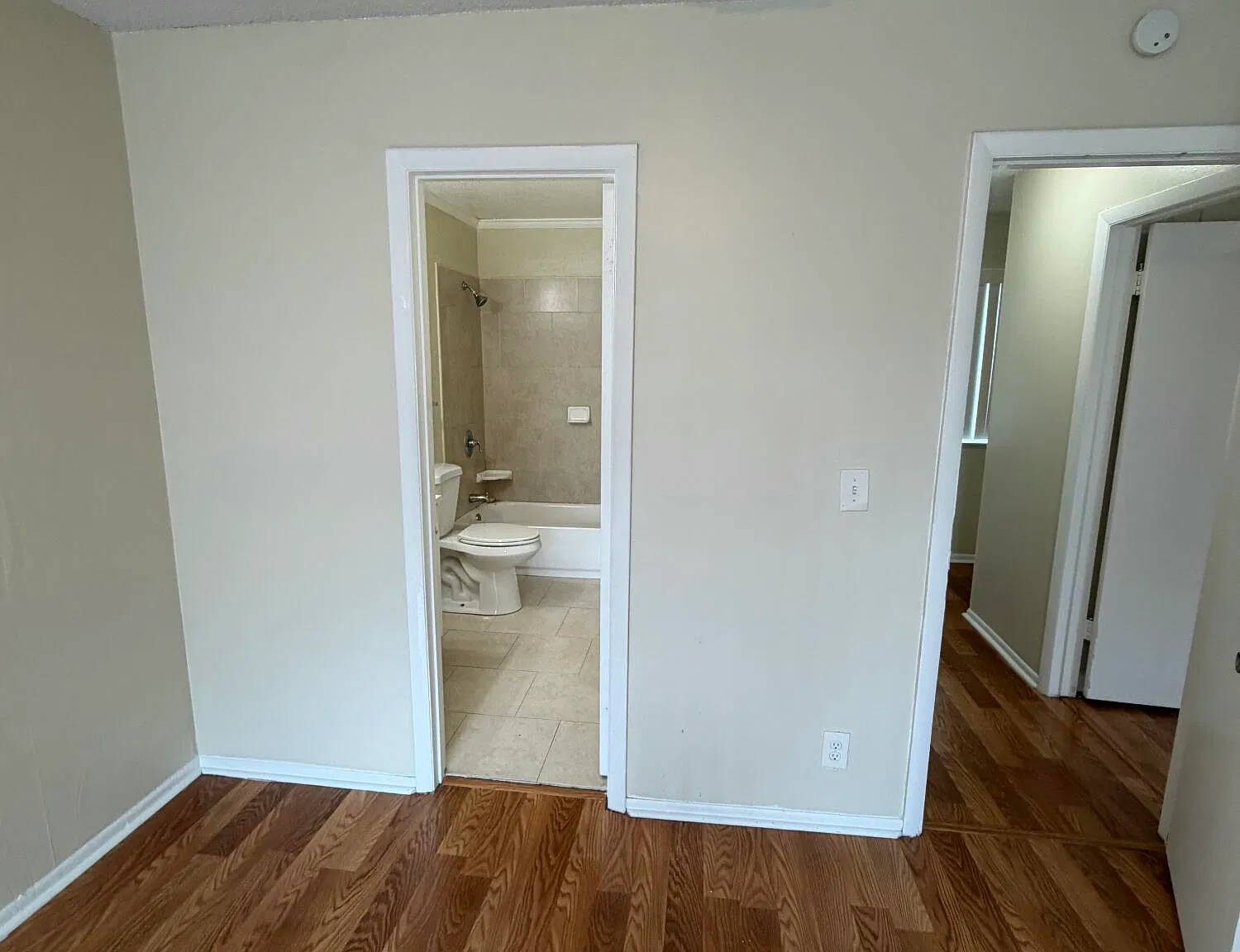 2 bed, 1.5 bath, 944 sqft, $1,900 — Photo 4