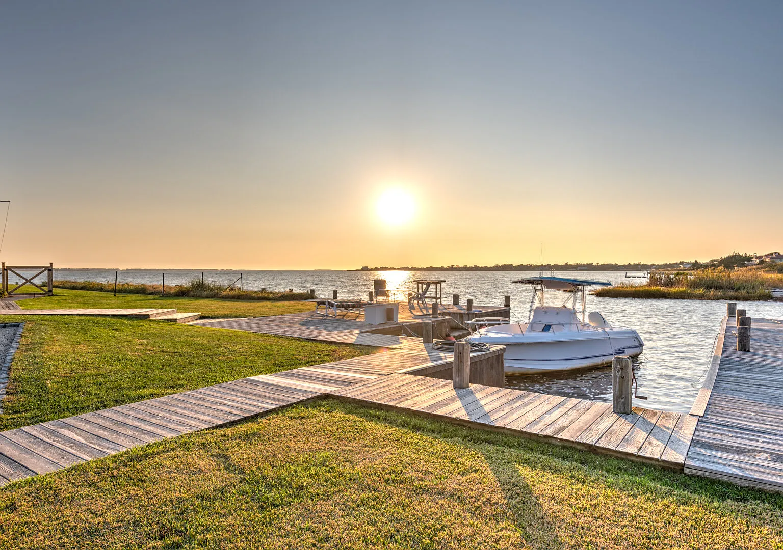 Waterfront Home, Heated Pool, Amazing Views — Photo 3