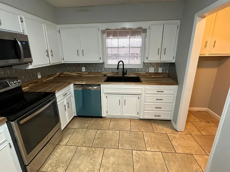 9405 Enid St — Photo 8