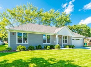 250 Cottonwood Dr, Elk Grove Village, IL 60007