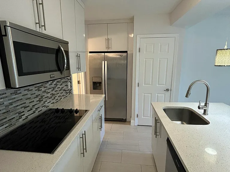 918 NE 15th Ave #4 — Photo 5