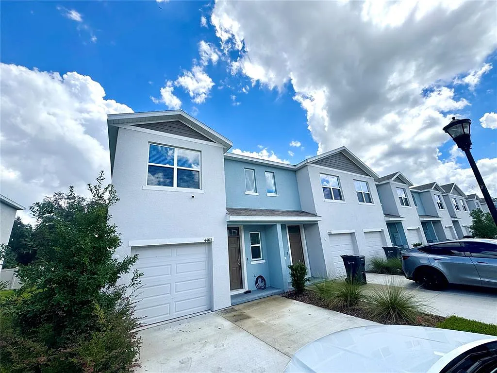 3 bed, 2.5 bath, 1488 sqft, $2,395 — Photo 2