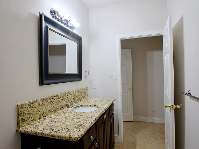 4702 Mariner Dr — Photo 19
