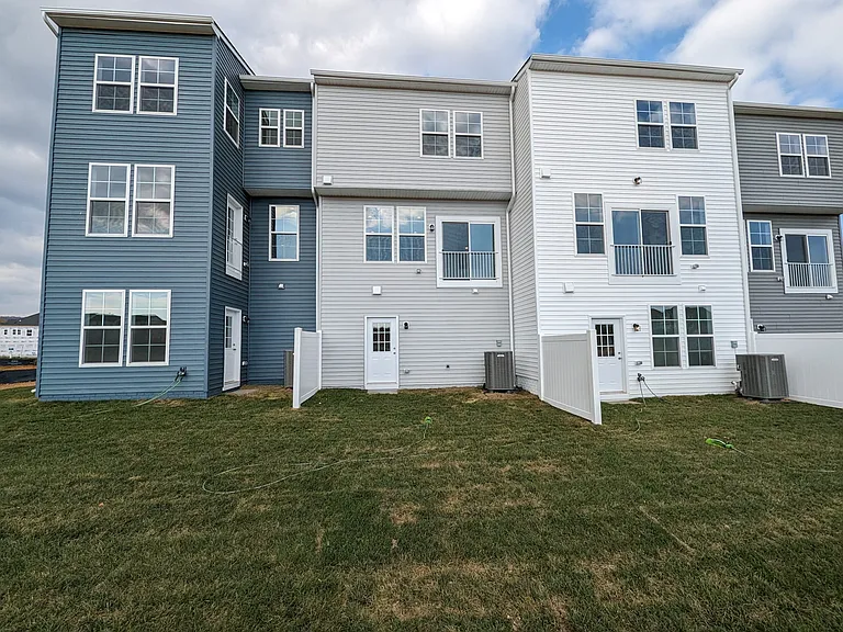 241 Hillsdale Pl — Photo 23
