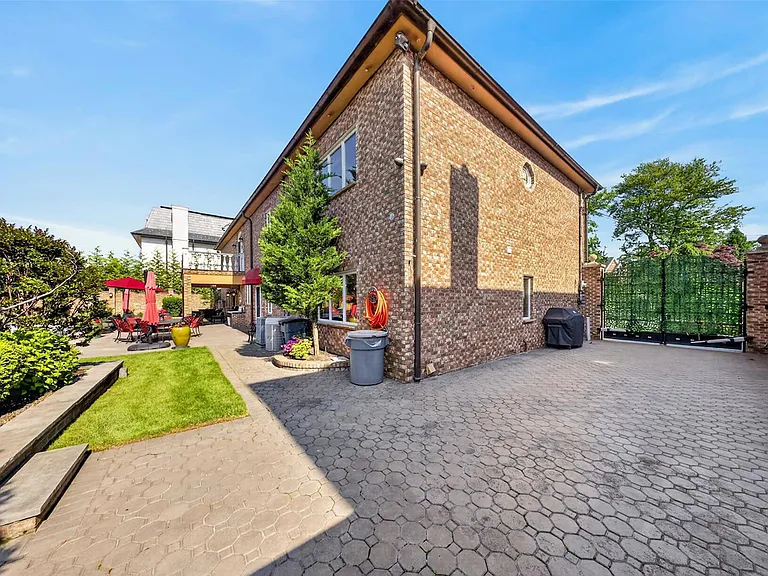 16225 Cryders Ln — Photo 7