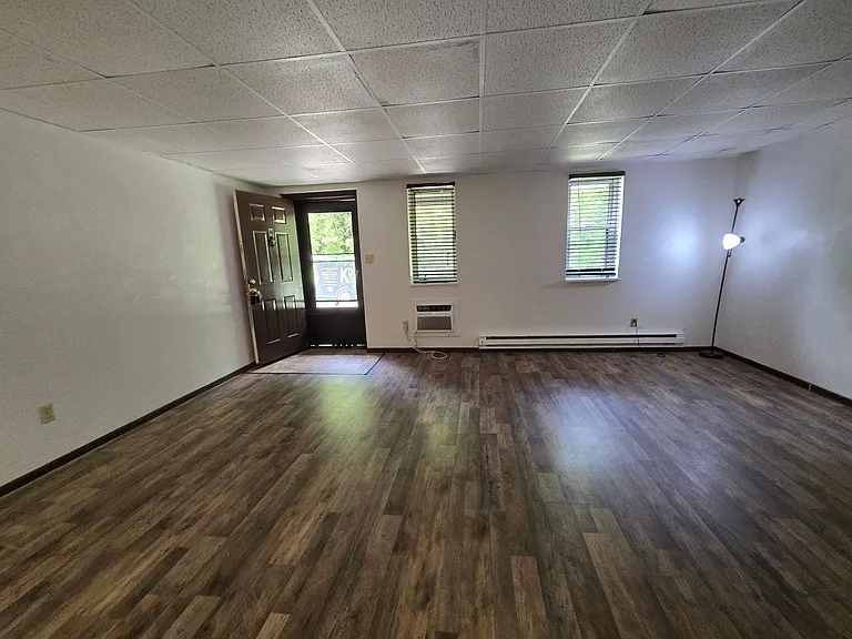 103-105 107 Martin Dr — Photo 11