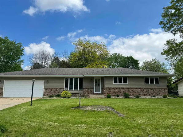 3005 Yorkshire Blvd, Charles City, IA 50616
