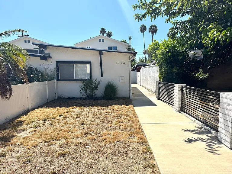 7703 Tampa Ave — Photo 1