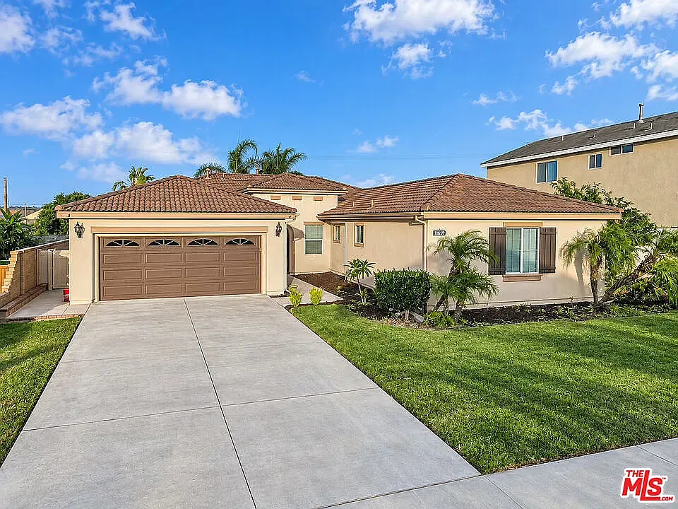 17886 Robusta Dr