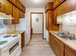 1027 N 12th St APT 14, Bismarck, ND 58501