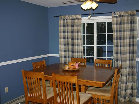 3rd image of 52 Elm Ave E