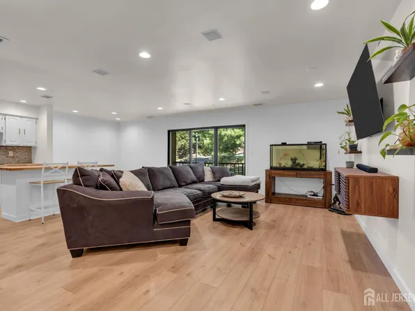 56 Inverness Ct, Aberdeen, NJ 07747