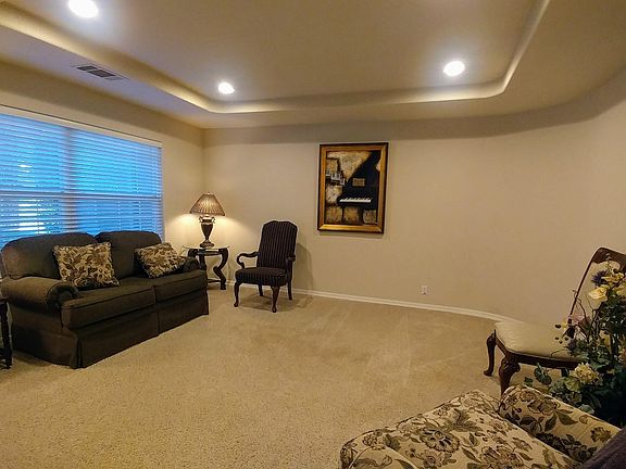 4th image of 2211 SE Cottonwood Cir
