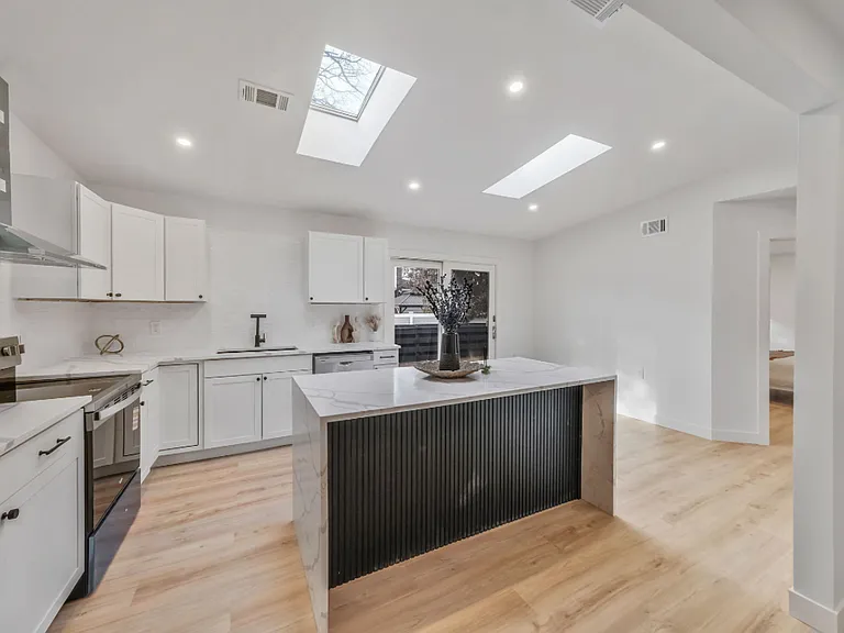 73 Midwood Ave — Photo 1