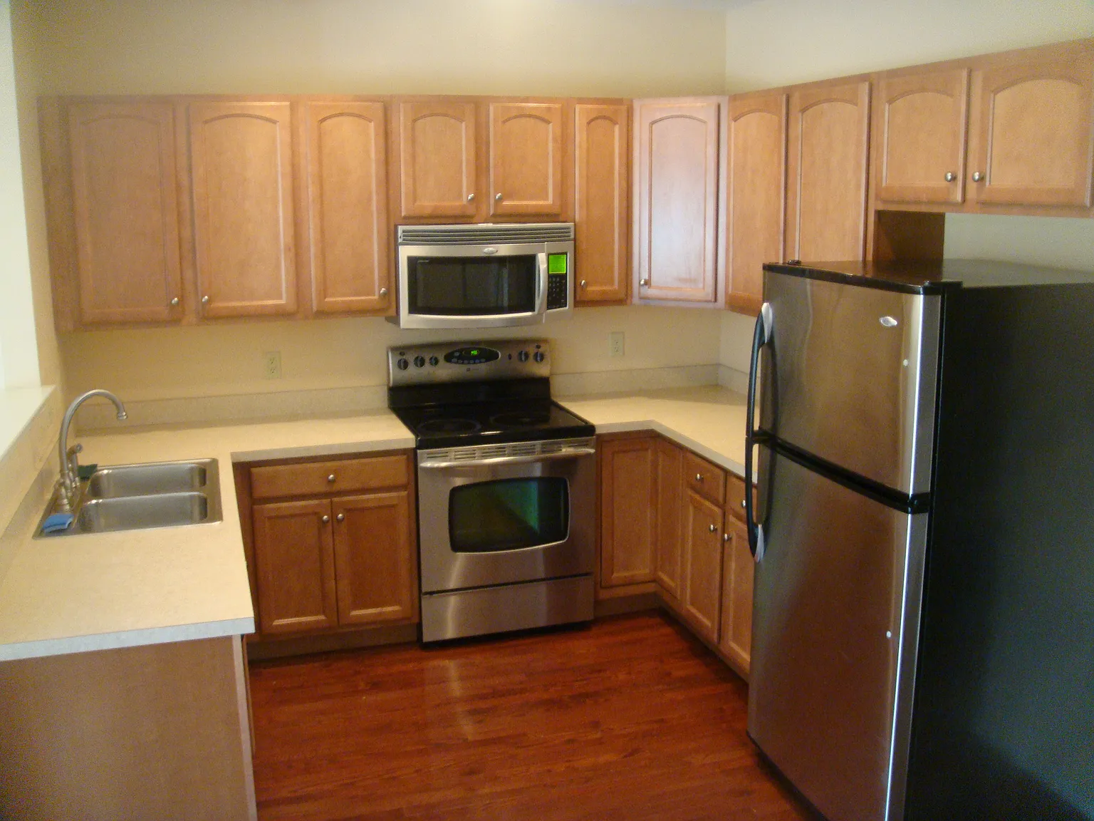 3 bed, 2.5 bath, 1806 sqft, $2,300 — Photo 4