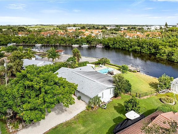 4th image of 2271 Harbor RD