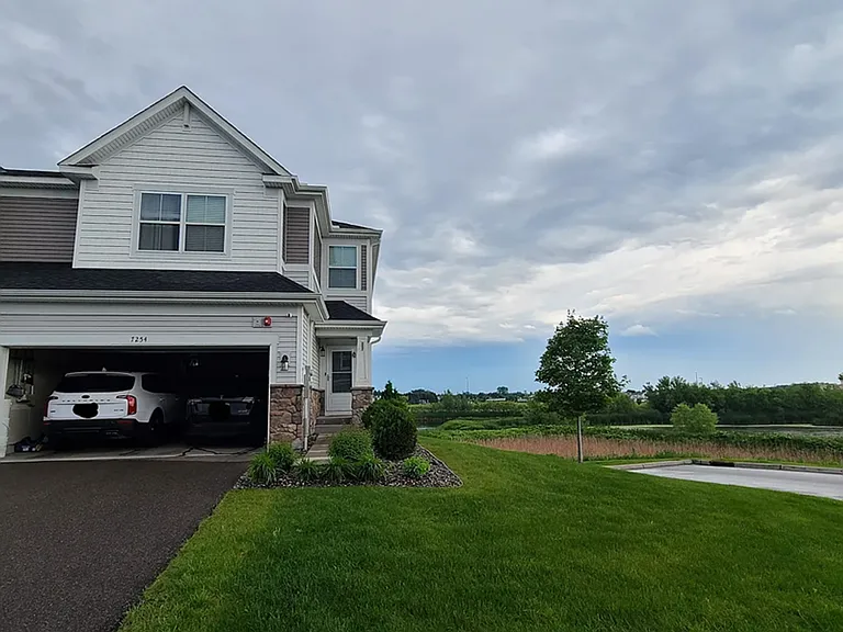7254 Yellowstone Ct N — Photo 2