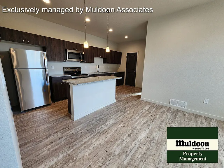 898 S Harmony Dr — Photo 2