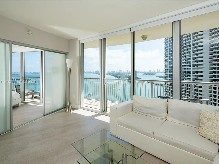 1750 N Bayshore Dr #2602 — Photo 2