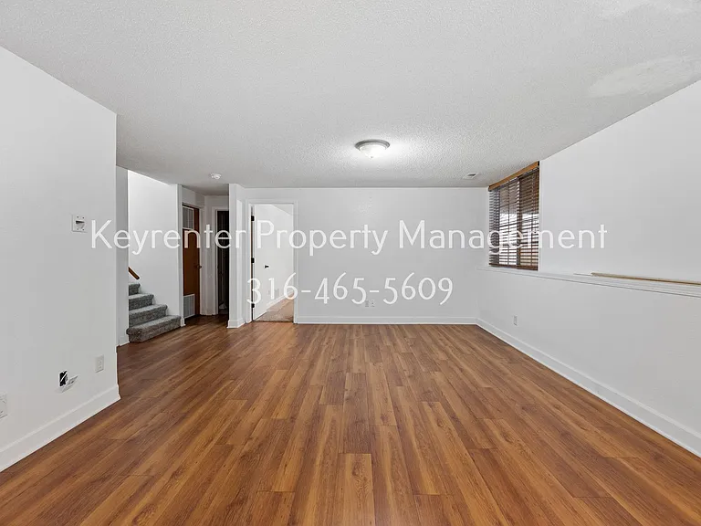 517 E Minneha Ave — Photo 25