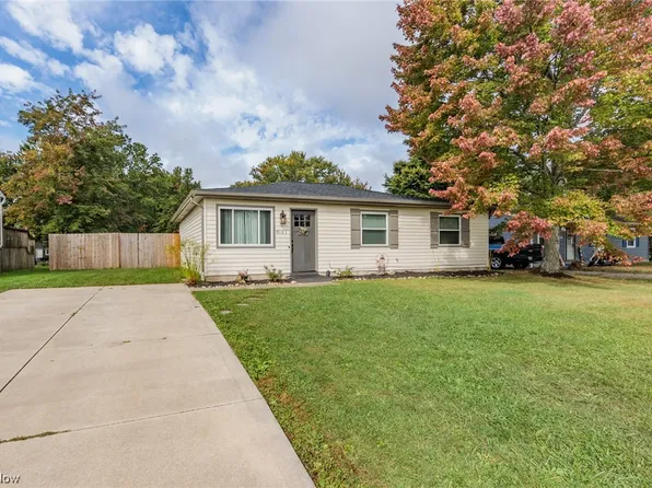 9121 Maple Cir, Windham, OH 44288