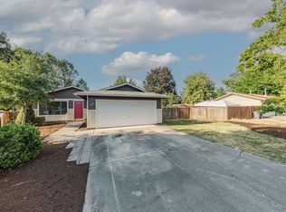 2443 Somerset Pl, Medford, OR