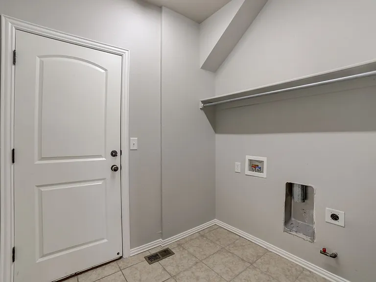 819 E Seattle Pl — Photo 17