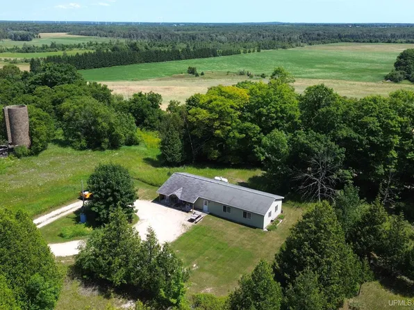 5580 Ll Rd, Garden, MI 49835