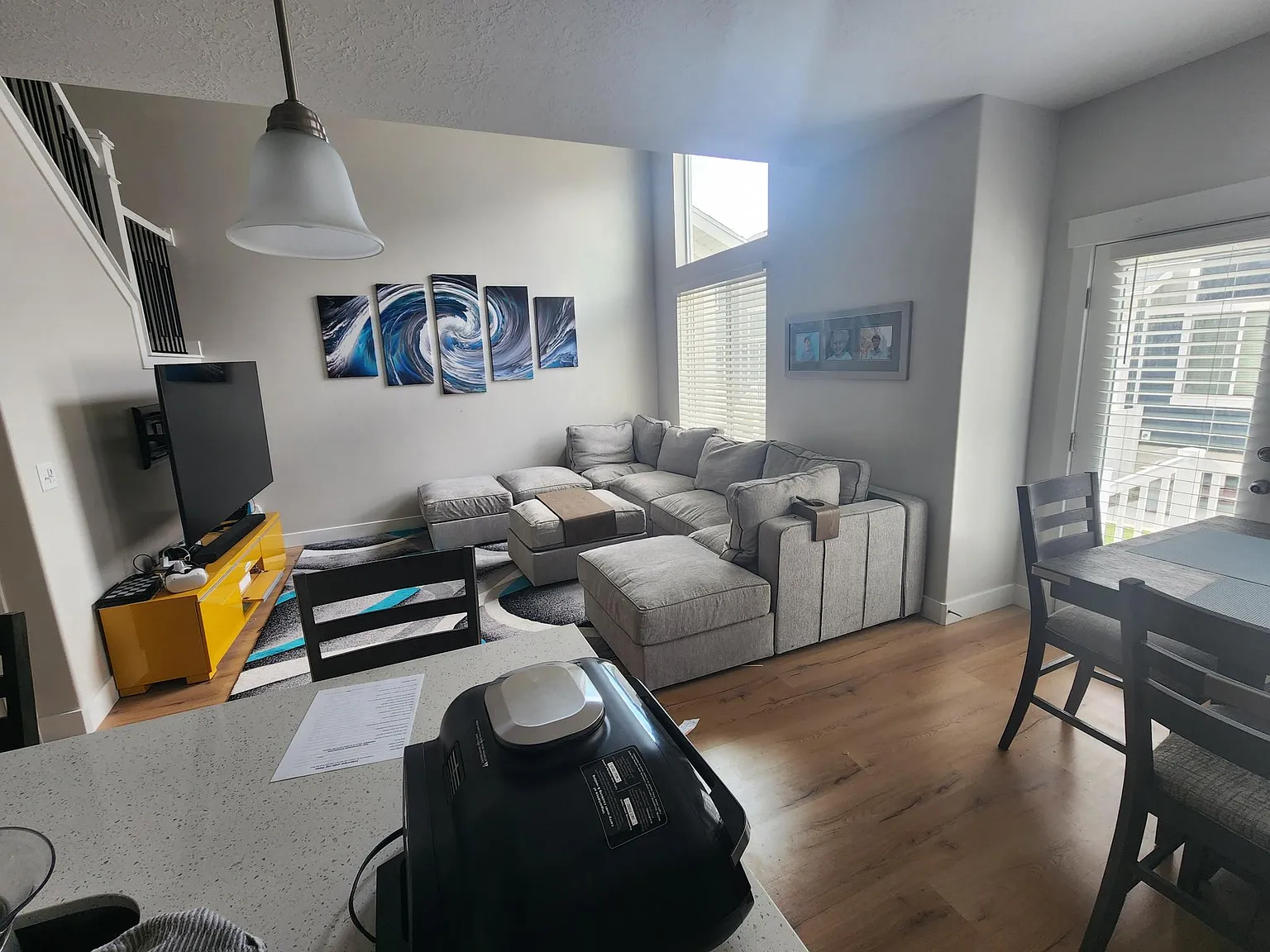 3 bed, 2.5 bath, 2296 sqft, $2,300 — Photo 3