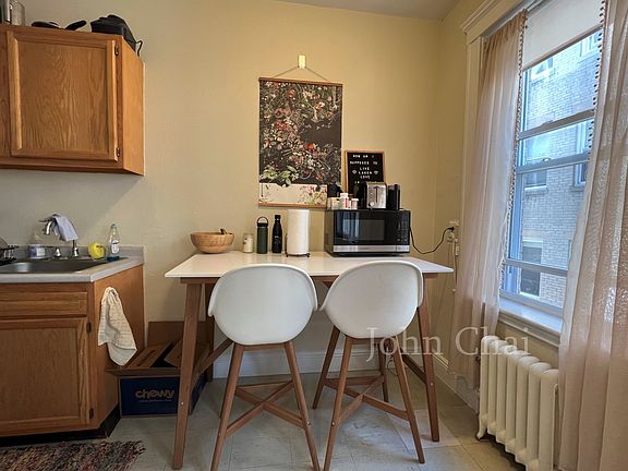 5th image of 64 Woodstock Ave APT 14