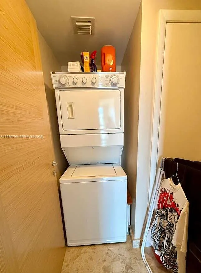 2 bed, 1782 sqft, $6,250 — Photo 2
