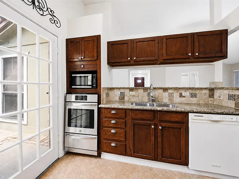 7518 Alcomita Dr — Photo 11