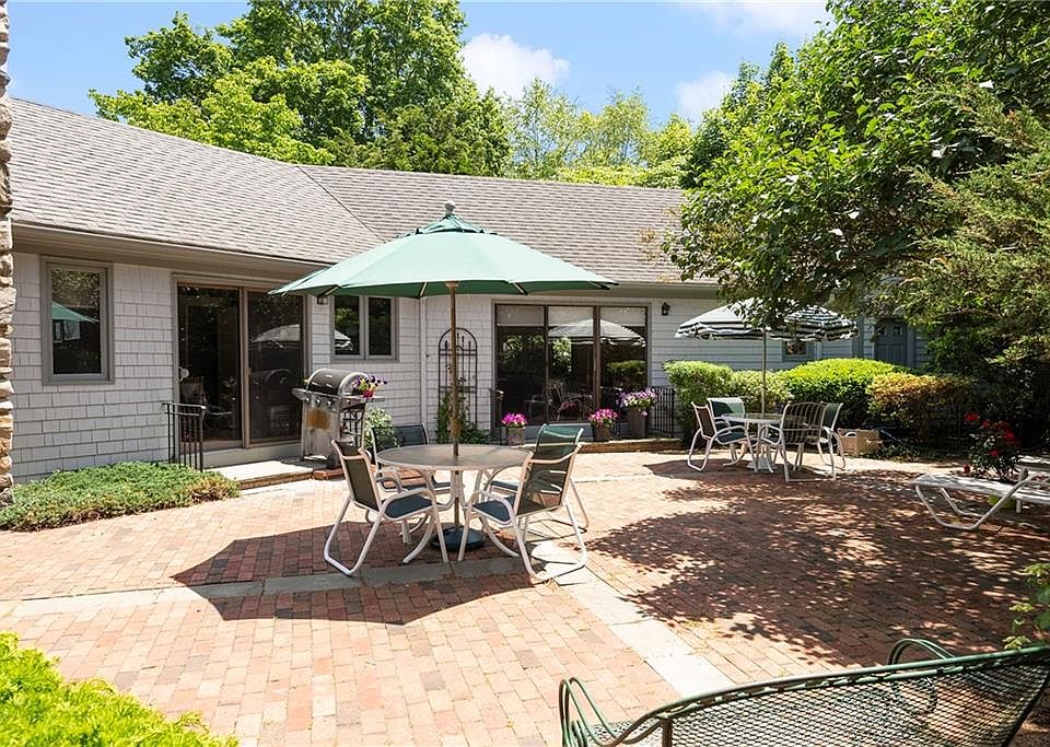 45 Spring St, Saunderstown, RI 02874 Zillow