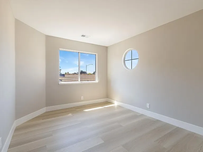 3292 Moreno Ave — Photo 27