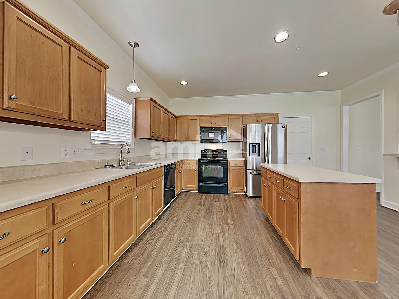 3 bed, 2.5 bath, 2110 sqft, $2,515 — Photo 3