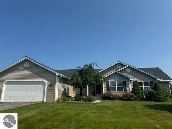 5437 N Liberty Dr, Traverse City, MI 49685