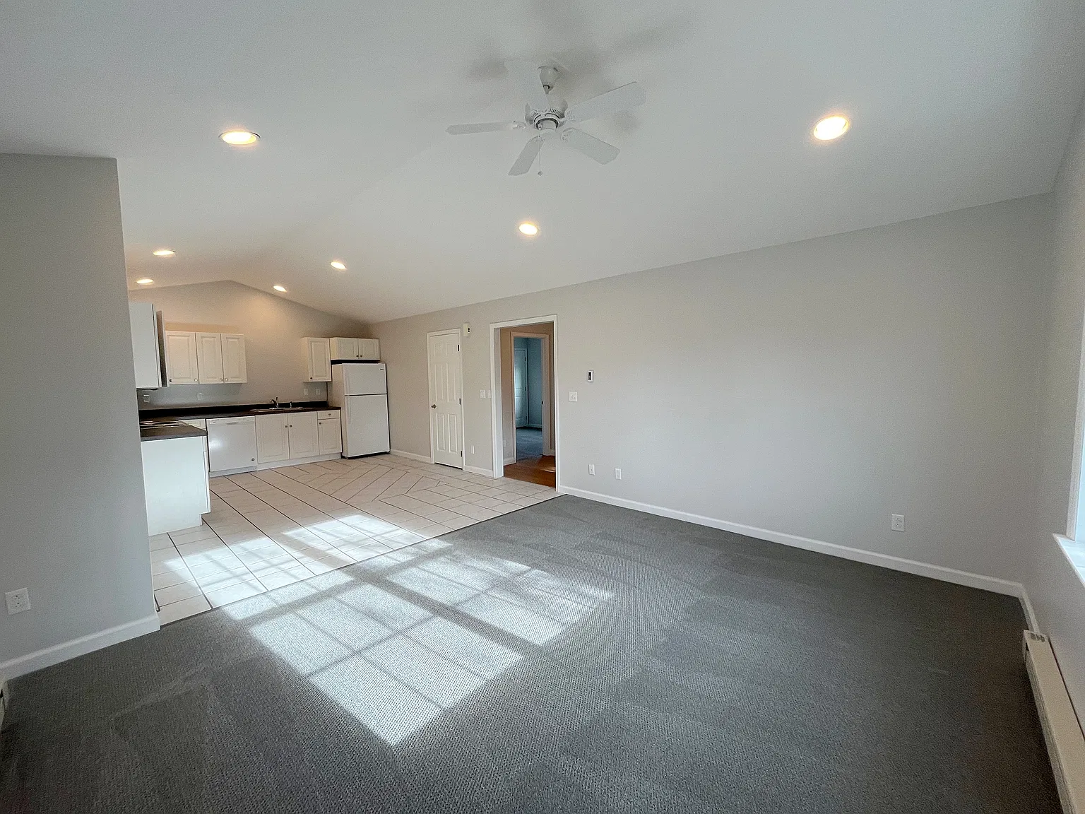 2 bed, 1000 sqft, $1,275 — Photo 3