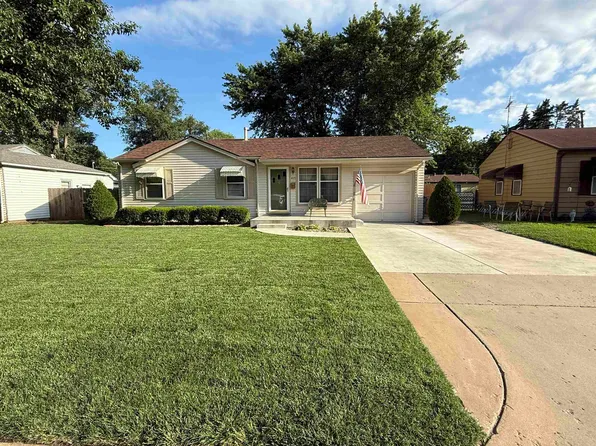 415 W Spring Dr, Haysville, KS 67060