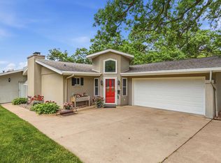 365 Riverview Ter, East Dubuque, IL 61025