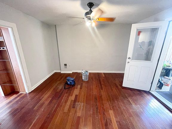 4th image of 433 W Poplar St #A