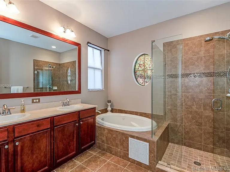 8310 NW 39th Ct — Photo 13