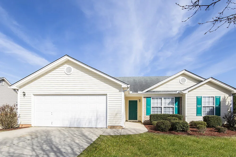 3 bed, 3.0 bath, 1306 sqft, $1,880 — Photo 1
