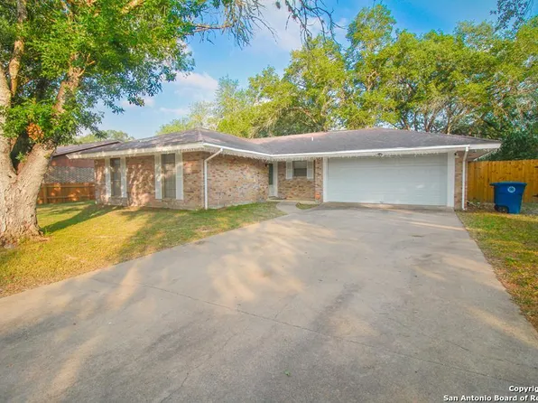 1404 Las Palmas, Beeville 78102