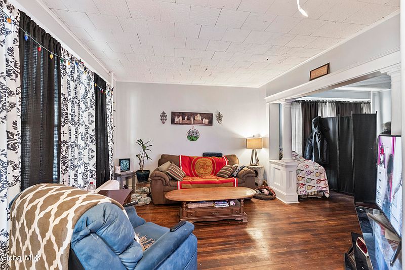 4th image of 331 7th Avenue