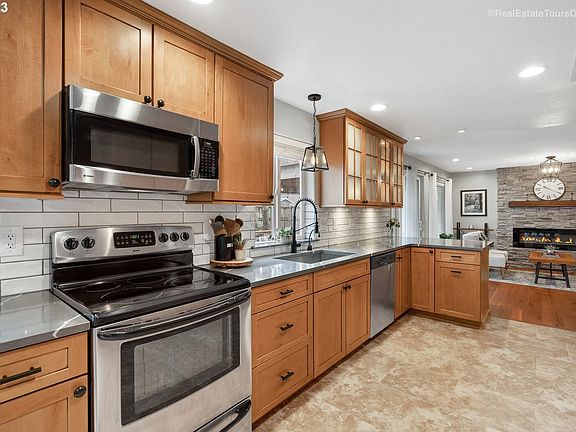 3rd image of 858 SE Century Blvd