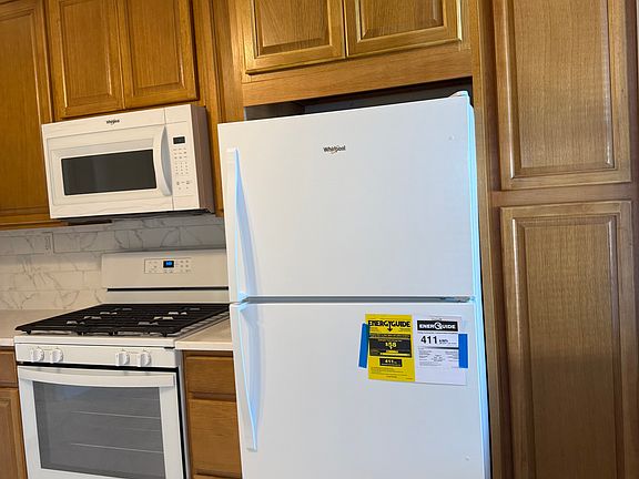 2nd image of 270 Crescent Pl APT 1